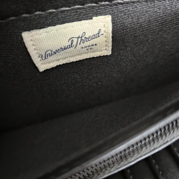 Universal Thread Vegan Pebble Leather New Zip Around Large Black Wallet - Picture 4 of 5